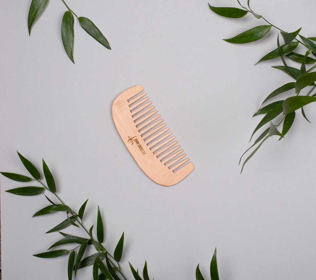Peigne compact en bambou – usage quotidien
