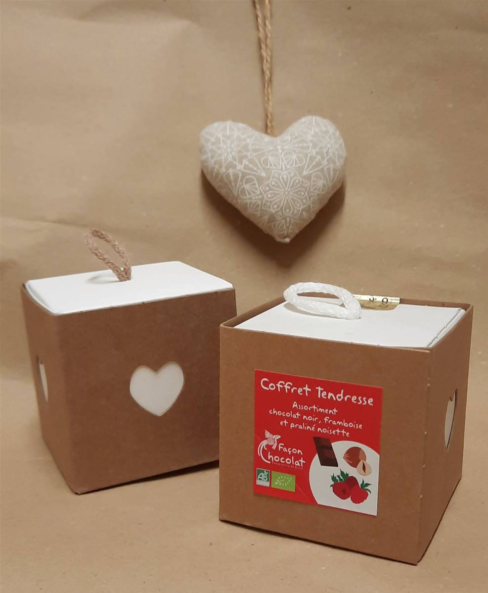 Coffret tendresse (forme coeur)(praliné + framboise), Façon Chocolat, 120g*
